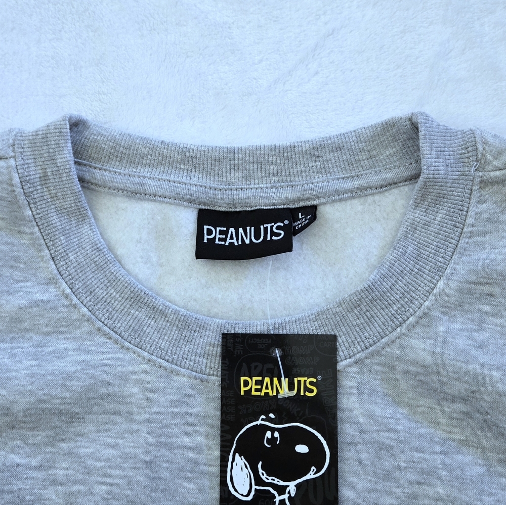Peanuts🥜 Snoopy "Dreaming About You"😴 Sweatshirt - NWOT - Picture 7 of 15